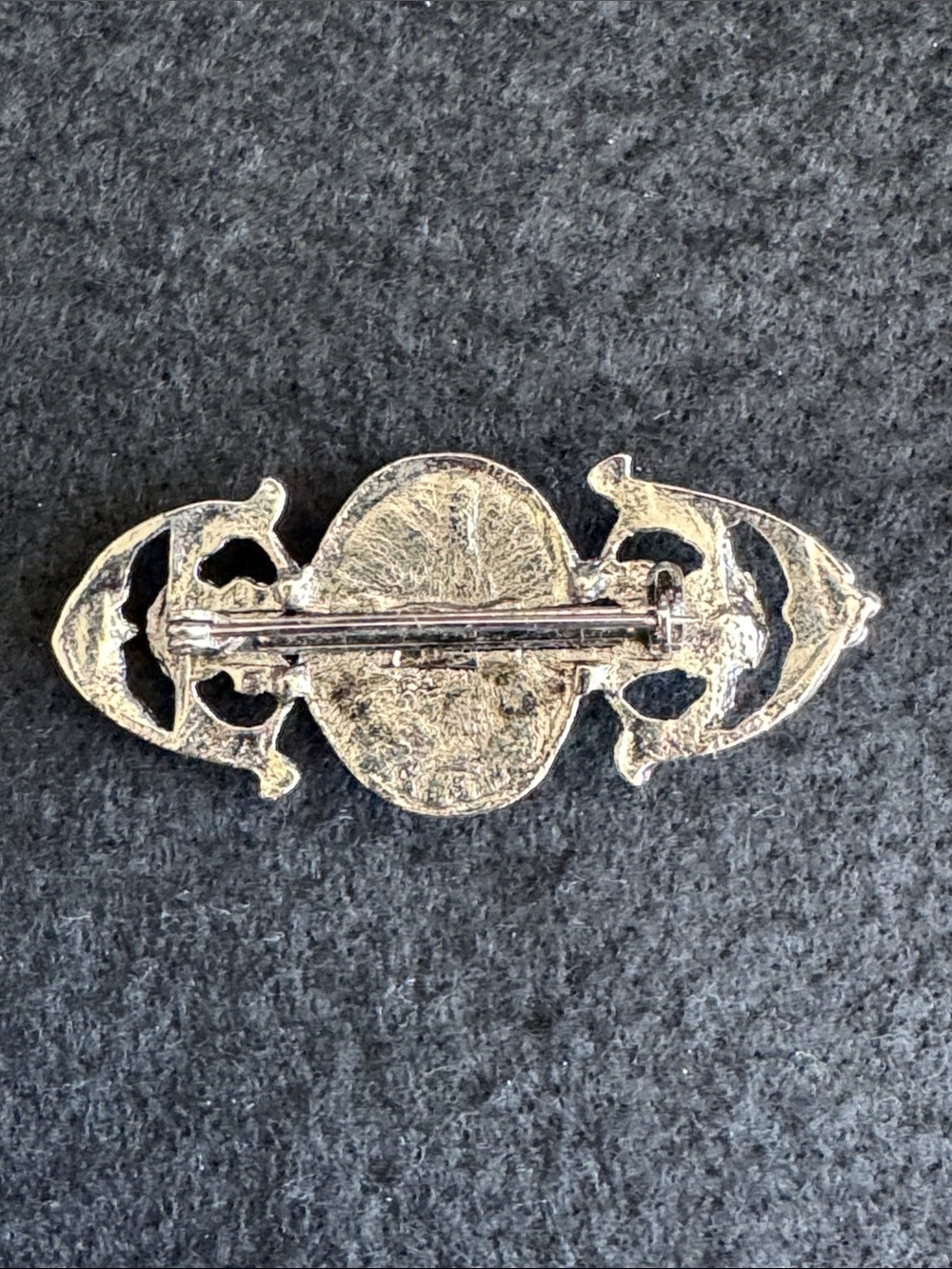 VTG Ornate Oval Siver-Tone Vintage Brooch Pin Black Stone - Picture 3 of 4